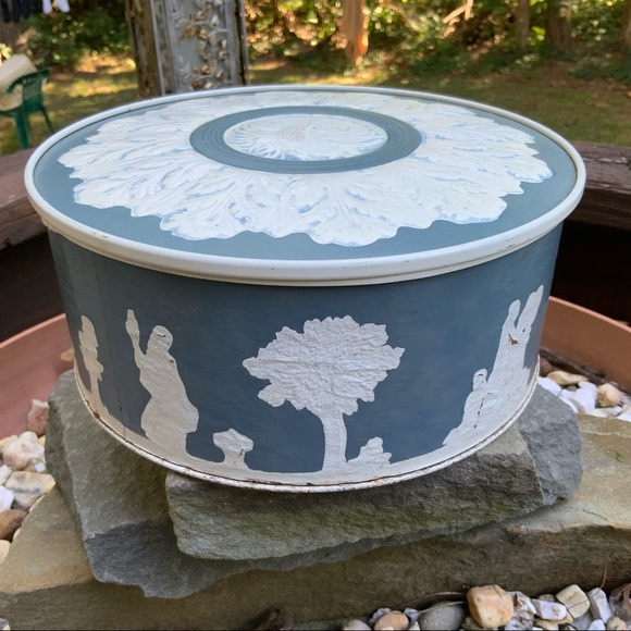 ward baking co Other - WEDGWOOD BLUE WARD BAKING CO TIN VINTAGE